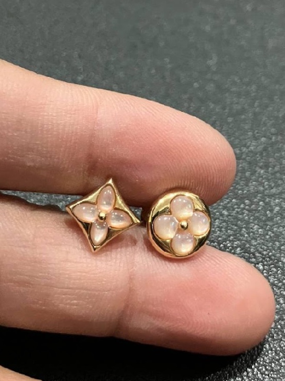 18 KARAT GOLD EARRINGS